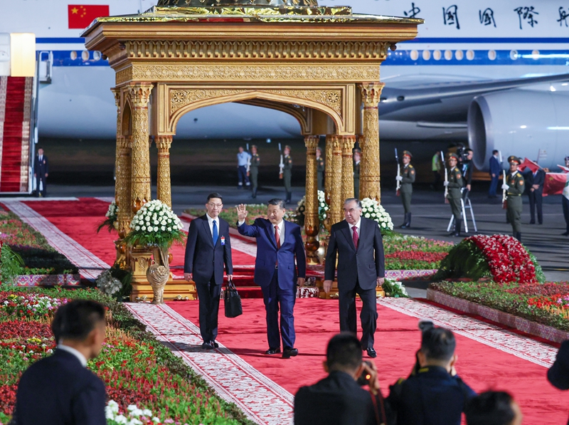 習(xí)近平抵達(dá)杜尚別開(kāi)始對(duì)塔吉克斯坦進(jìn)行國(guó)事訪(fǎng)問(wèn)「相關(guān)圖片」